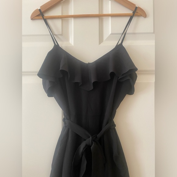 Banana Republic Ruffle V-Neck Jumpsuit Romper Size 4P NWT BLK Classic Minimalist - Picture 4 of 12